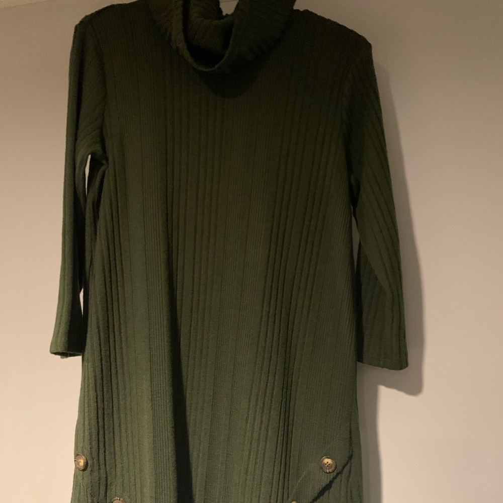 Green long sleeve dress